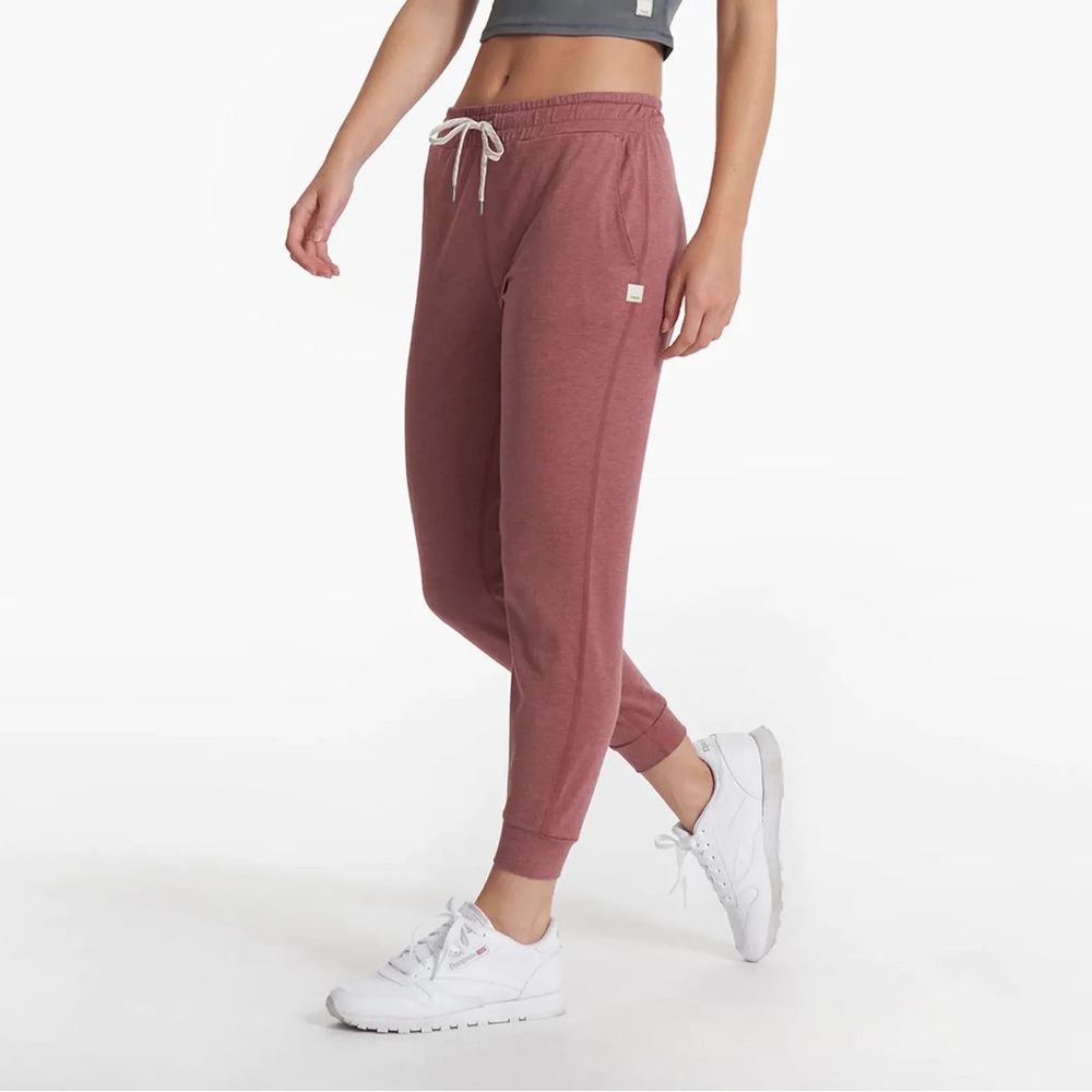 Vuori Women's Joggers in Mauve